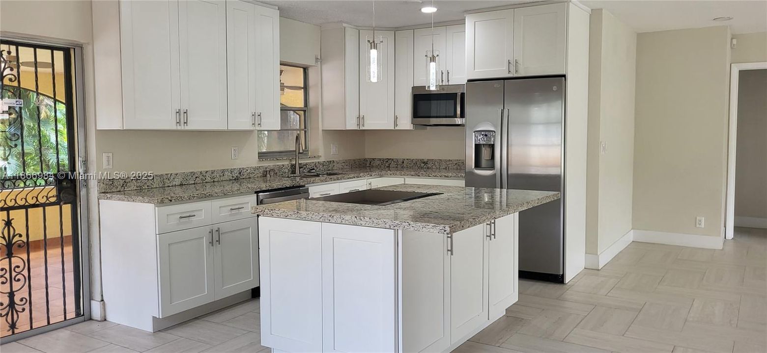 Activo con contrato: $3,500 (3 camas, 2 baños, 1392 Pies cuadrados)