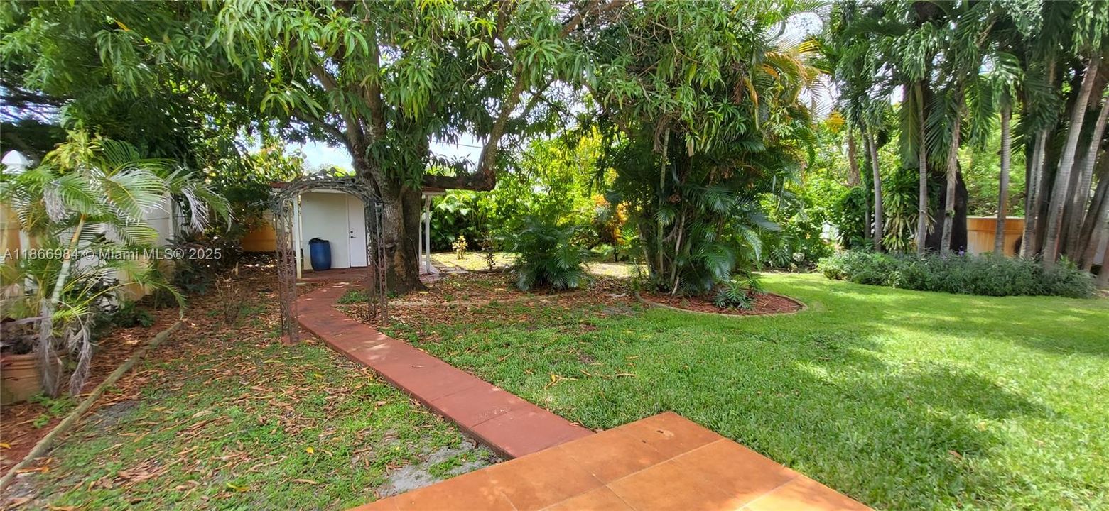 Activo con contrato: $3,500 (3 camas, 2 baños, 1392 Pies cuadrados)