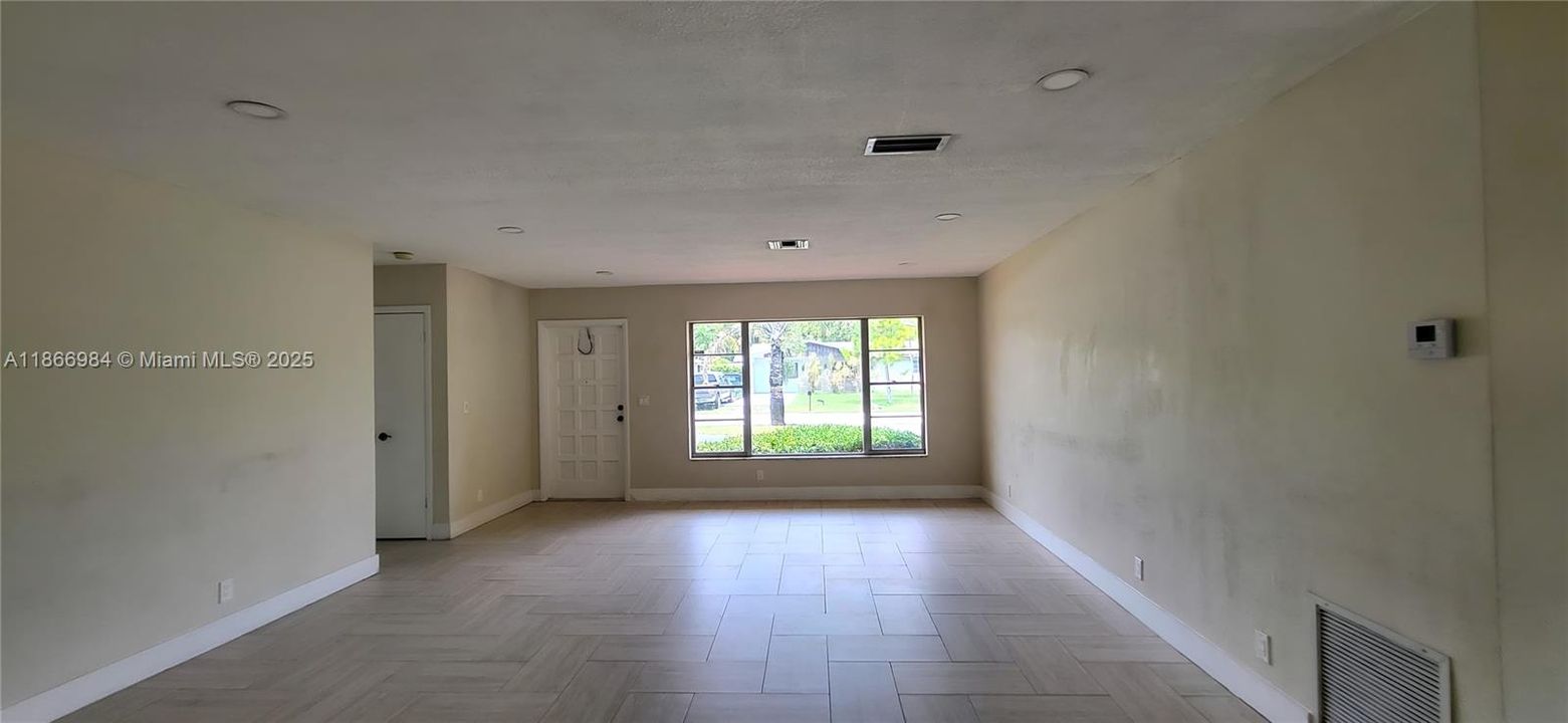 Activo con contrato: $3,500 (3 camas, 2 baños, 1392 Pies cuadrados)