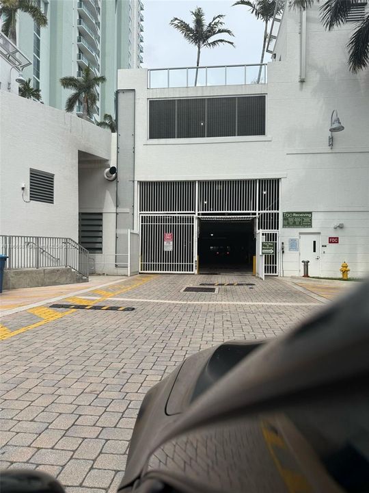 合同活跃: $2,450 (1 贝兹, 2 浴室, 954 平方英尺)