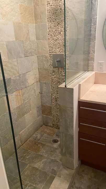 合同活跃: $2,450 (1 贝兹, 2 浴室, 954 平方英尺)