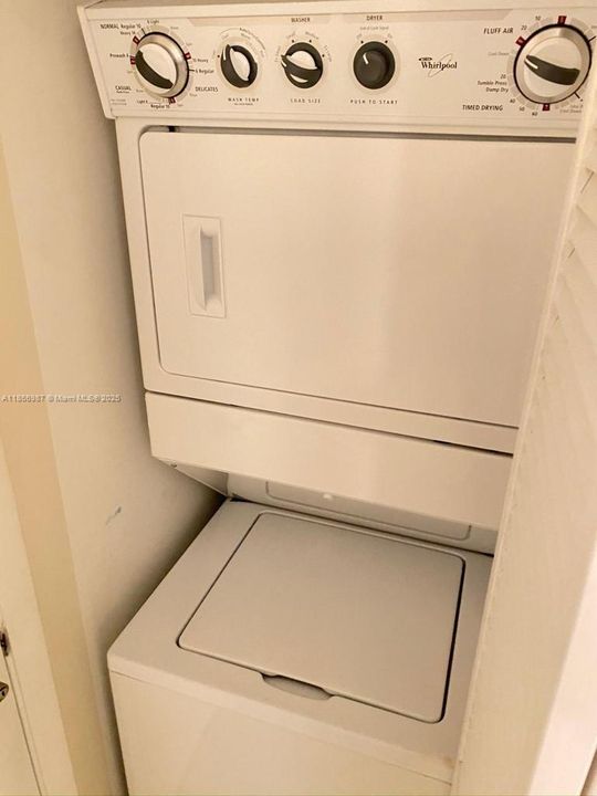 合同活跃: $2,450 (1 贝兹, 2 浴室, 954 平方英尺)