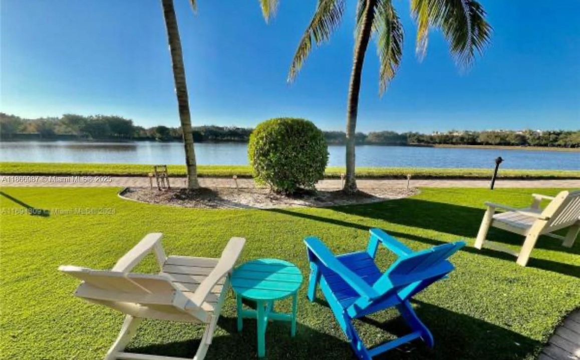 合同活跃: $2,450 (1 贝兹, 2 浴室, 954 平方英尺)