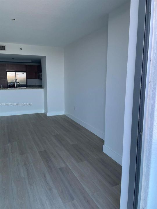 合同活跃: $2,450 (1 贝兹, 2 浴室, 954 平方英尺)