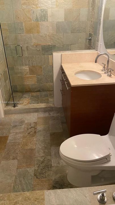 合同活跃: $2,450 (1 贝兹, 2 浴室, 954 平方英尺)