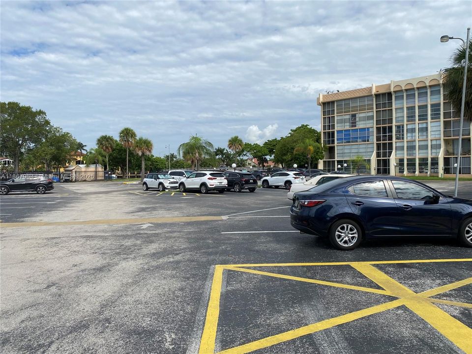 Recently Sold: $215,000 (1 beds, 1 baths, 924 Square Feet)