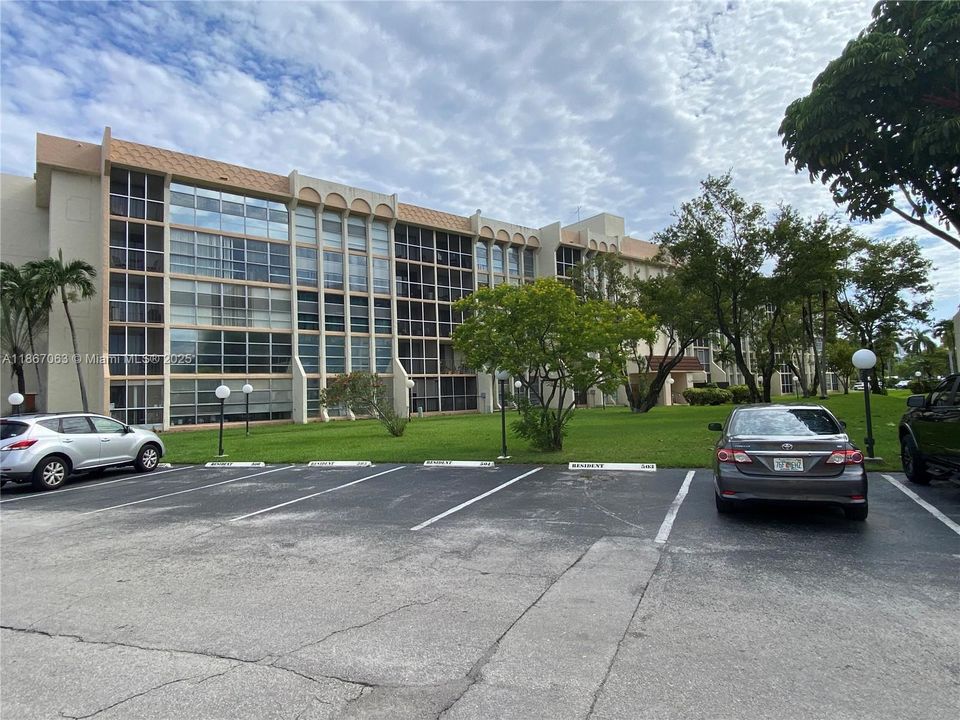 Recently Sold: $215,000 (1 beds, 1 baths, 924 Square Feet)