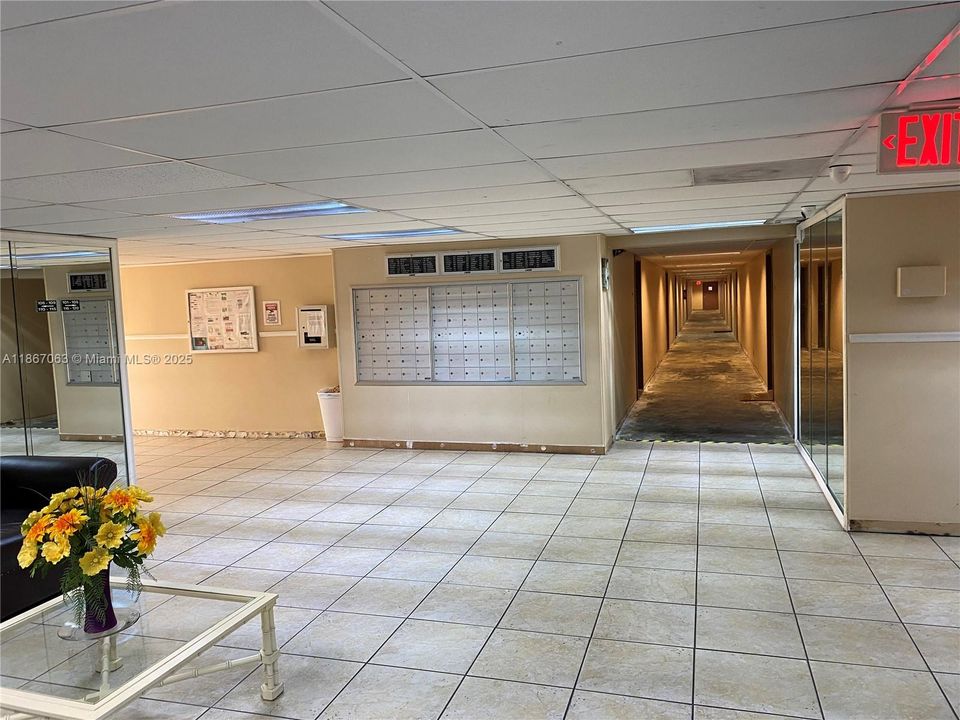 Recently Sold: $215,000 (1 beds, 1 baths, 924 Square Feet)