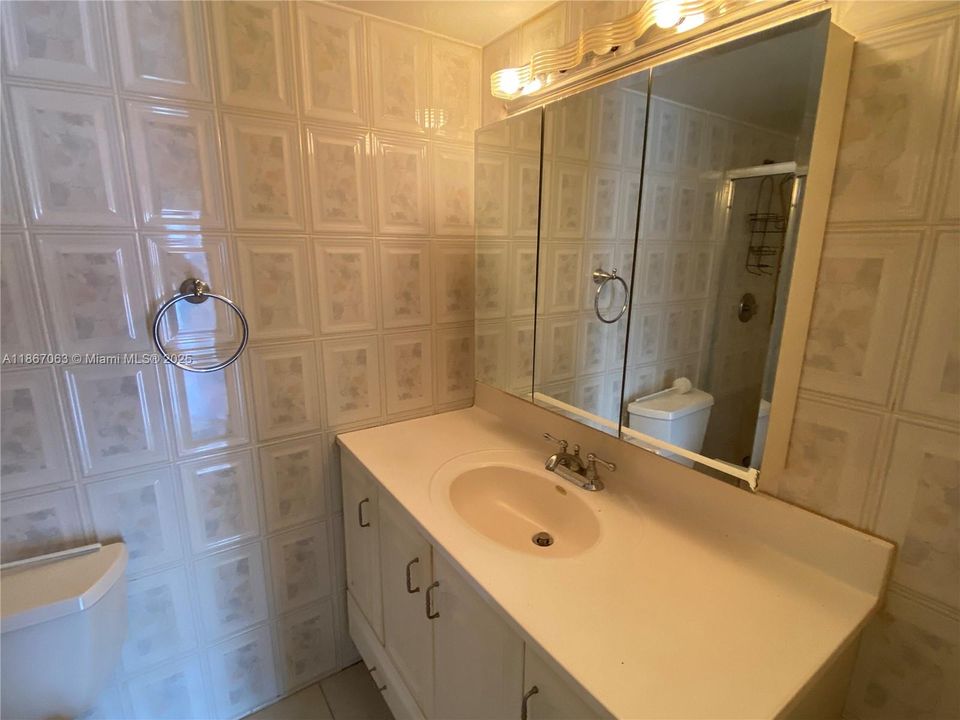 Recently Sold: $215,000 (1 beds, 1 baths, 924 Square Feet)