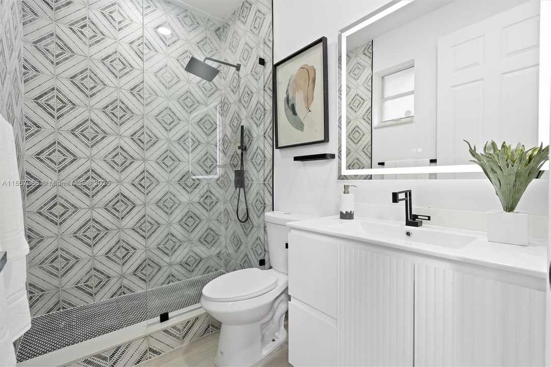 Active With Contract: $1,399,999 (5 beds, 3 baths, 3306 Square Feet)