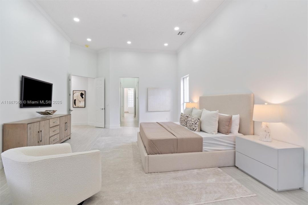 Active With Contract: $1,399,999 (5 beds, 3 baths, 3306 Square Feet)