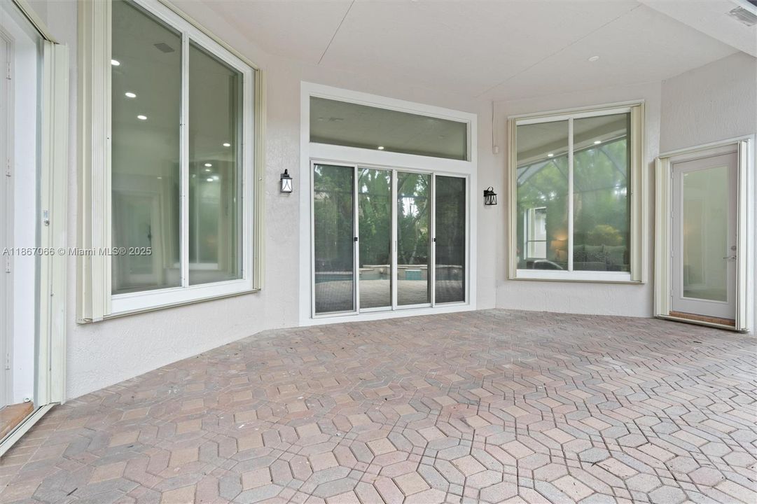 Active With Contract: $1,399,999 (5 beds, 3 baths, 3306 Square Feet)