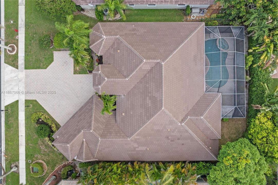 Active With Contract: $1,399,999 (5 beds, 3 baths, 3306 Square Feet)