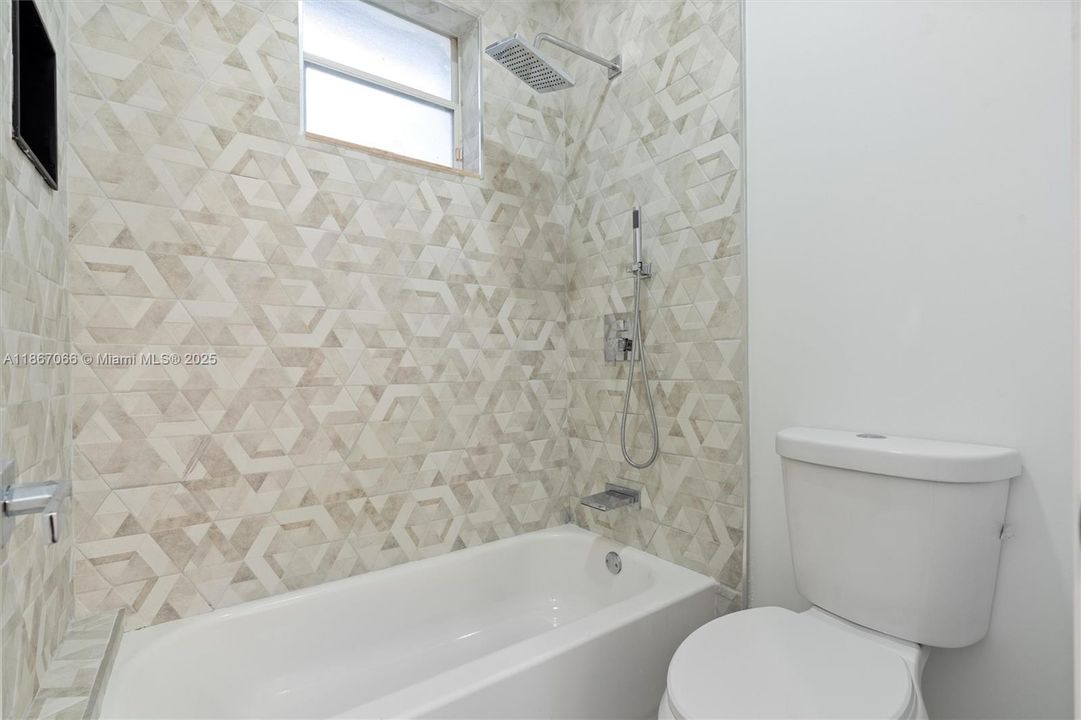 Active With Contract: $1,399,999 (5 beds, 3 baths, 3306 Square Feet)