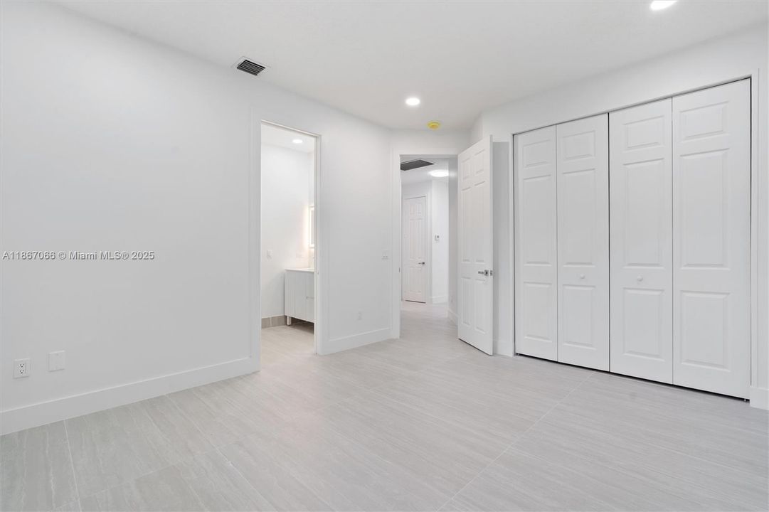 Active With Contract: $1,399,999 (5 beds, 3 baths, 3306 Square Feet)