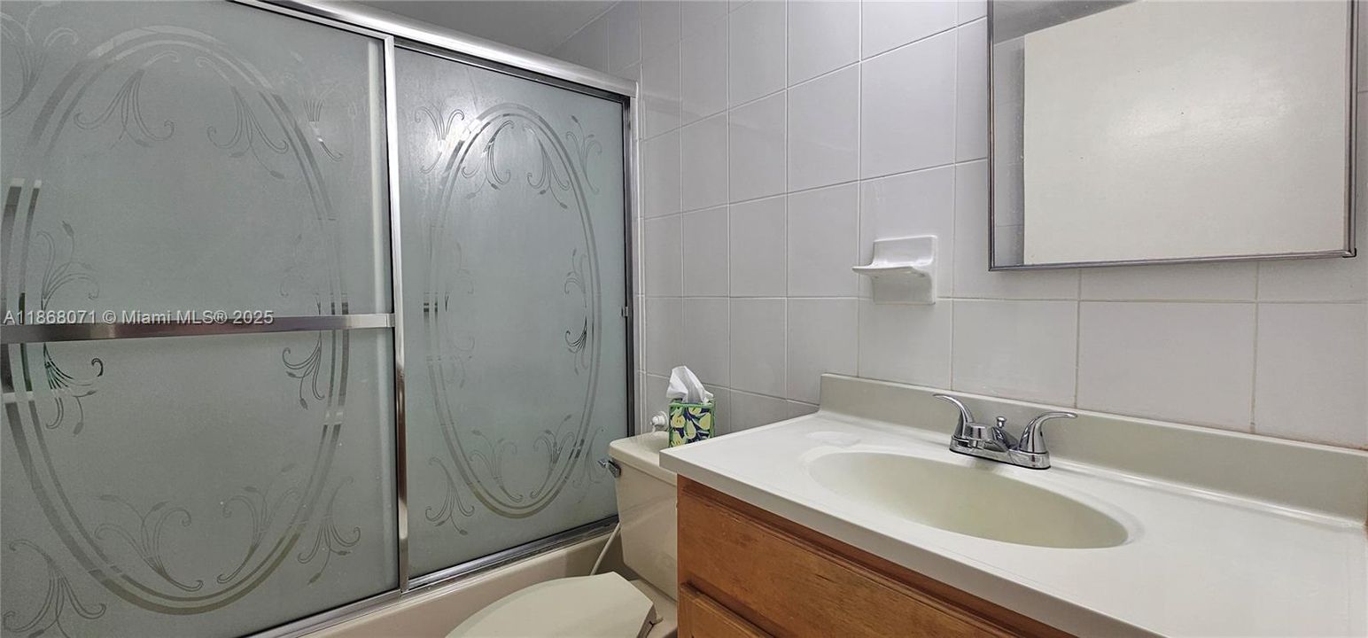 Activo con contrato: $240,000 (2 camas, 1 baños, 789 Pies cuadrados)