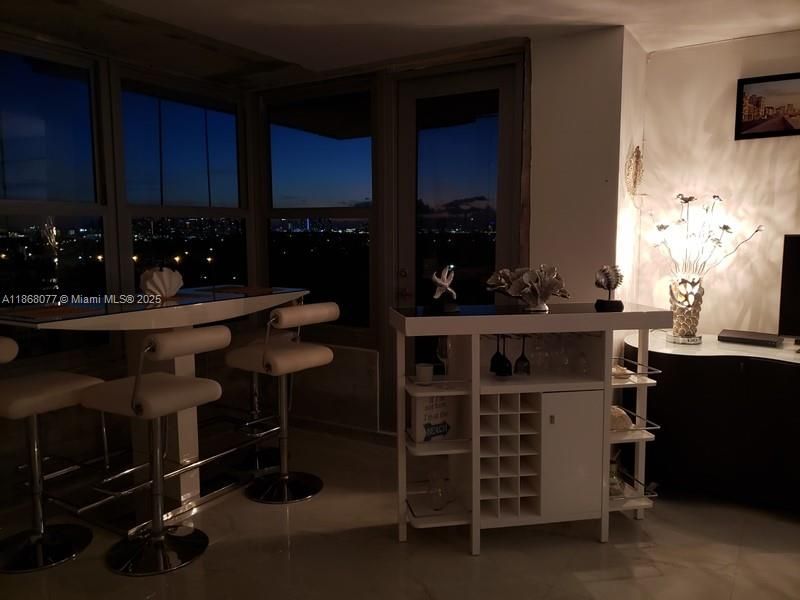 合同活跃: $339,000 (0 贝兹, 1 浴室, 600 平方英尺)