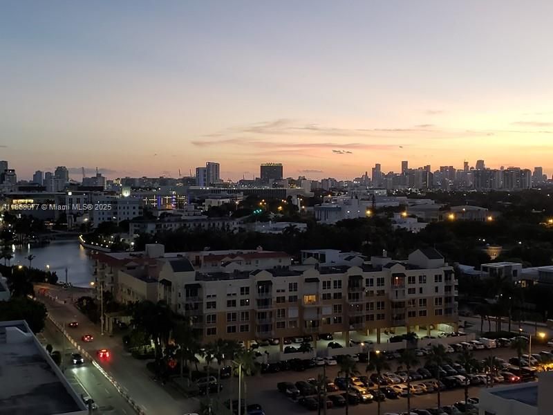 合同活跃: $339,000 (0 贝兹, 1 浴室, 600 平方英尺)