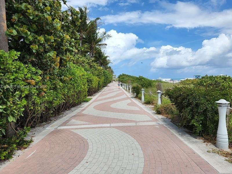 合同活跃: $339,000 (0 贝兹, 1 浴室, 600 平方英尺)