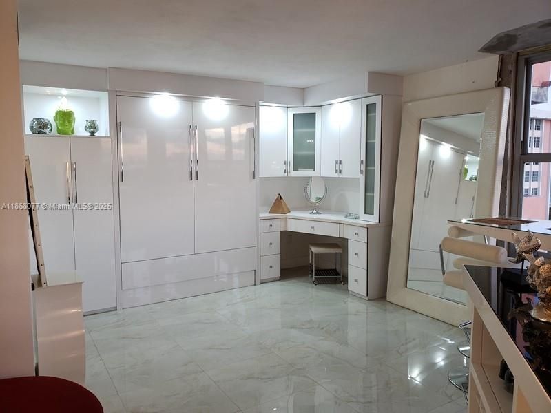 合同活跃: $339,000 (0 贝兹, 1 浴室, 600 平方英尺)