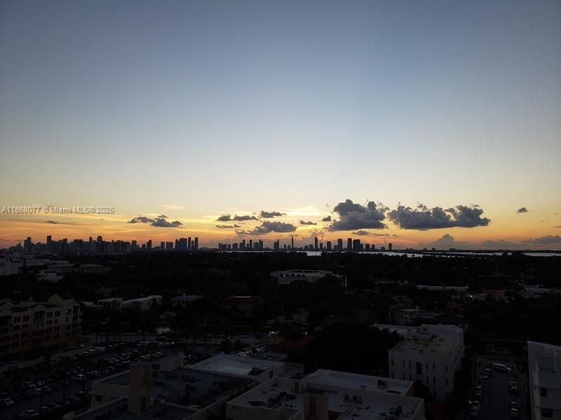 合同活跃: $339,000 (0 贝兹, 1 浴室, 600 平方英尺)