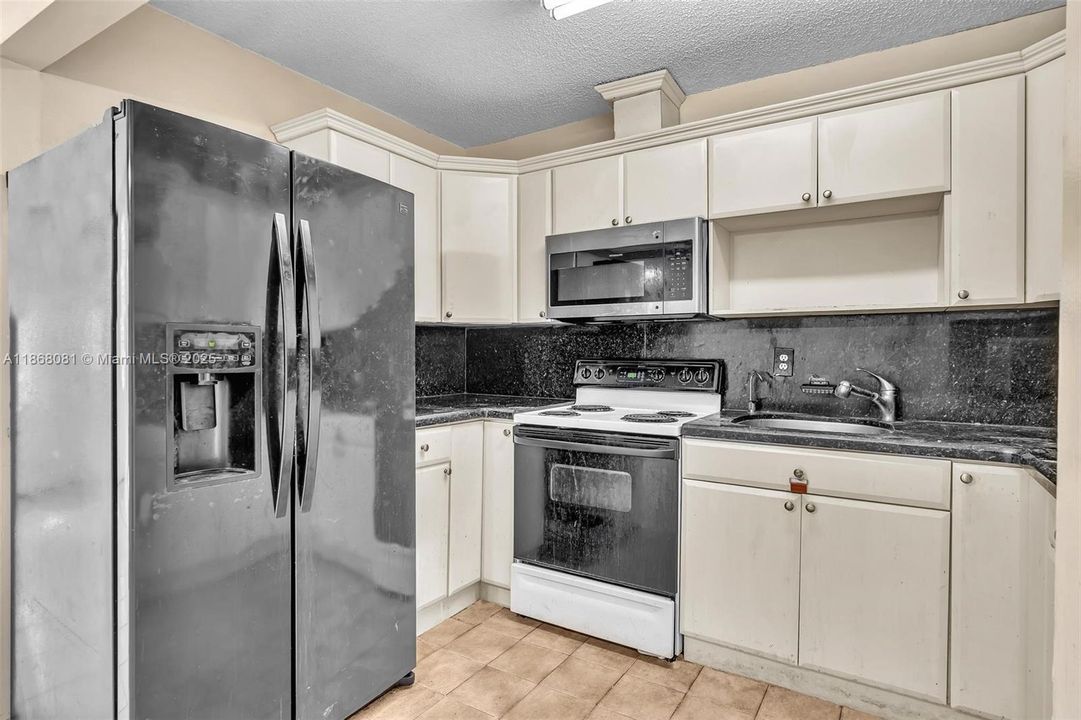 Activo con contrato: $459,997 (3 camas, 2 baños, 1303 Pies cuadrados)