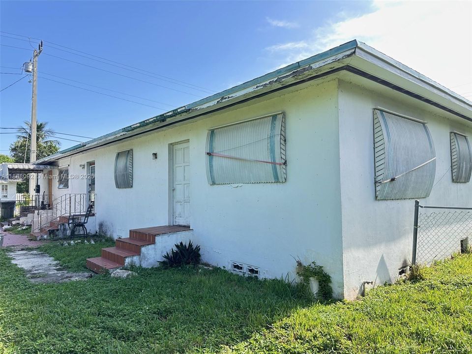 Recently Sold: $750,000 (3 beds, 2 baths, 2390 Square Feet)