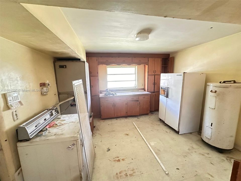 Recently Sold: $750,000 (3 beds, 2 baths, 2390 Square Feet)