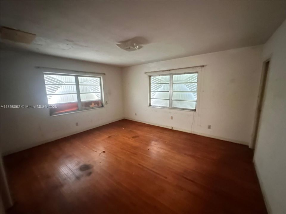 Recently Sold: $750,000 (3 beds, 2 baths, 2390 Square Feet)