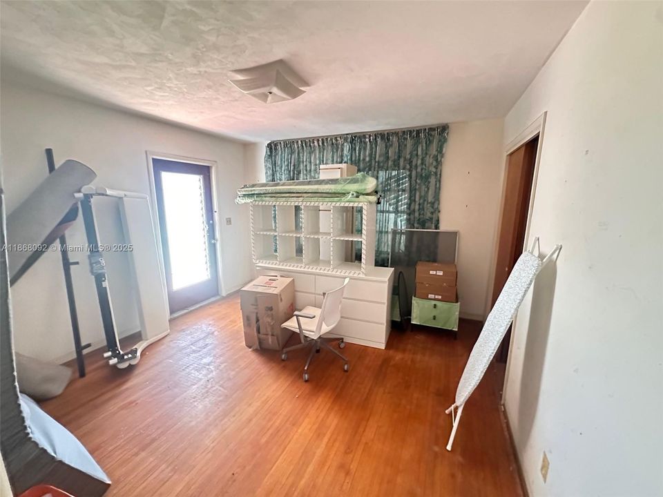 Recently Sold: $750,000 (3 beds, 2 baths, 2390 Square Feet)