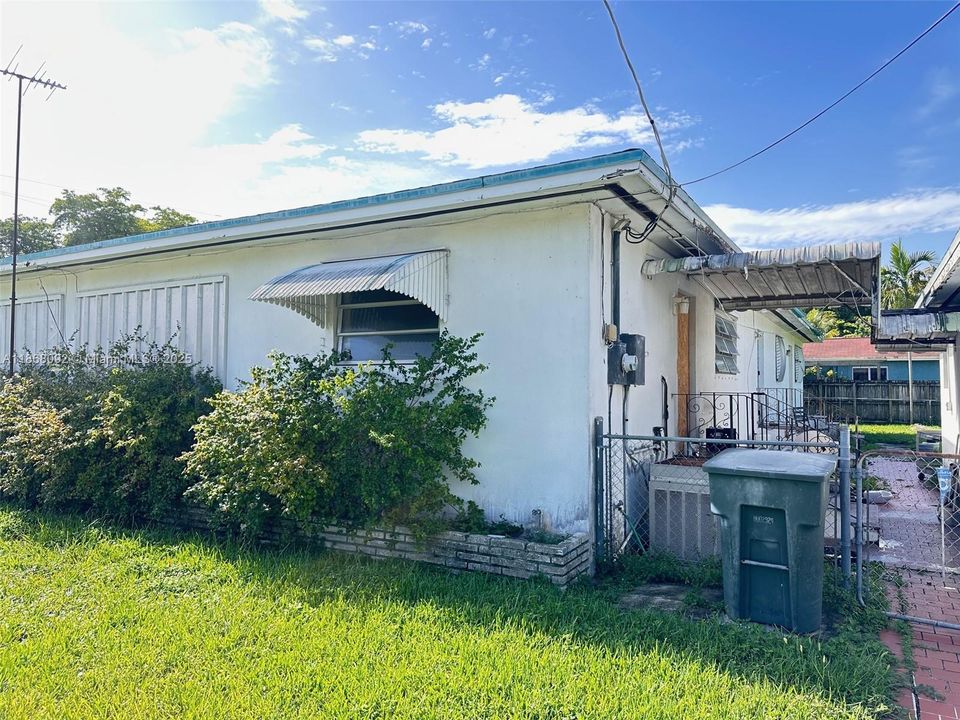Recently Sold: $750,000 (3 beds, 2 baths, 2390 Square Feet)