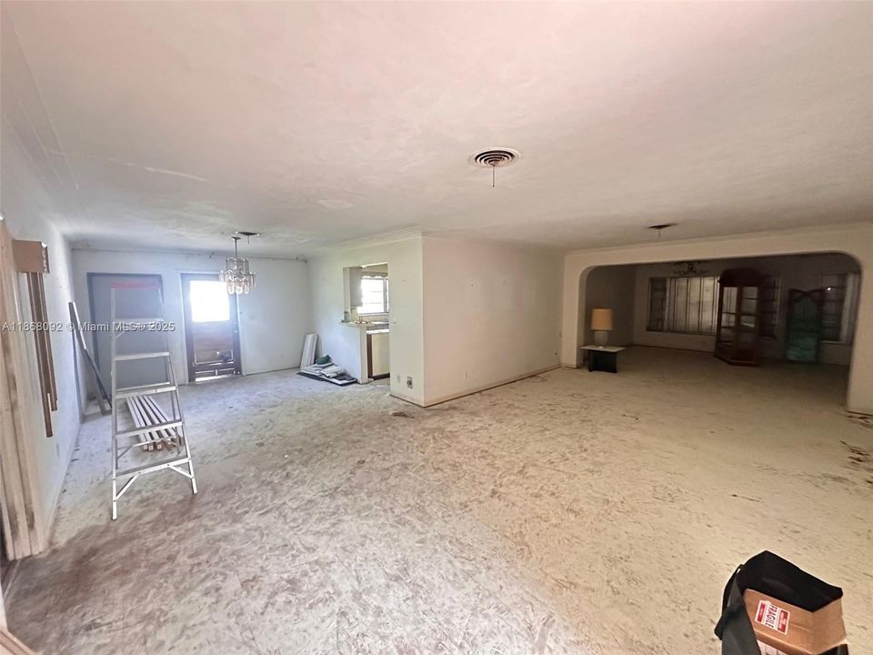 Recently Sold: $750,000 (3 beds, 2 baths, 2390 Square Feet)