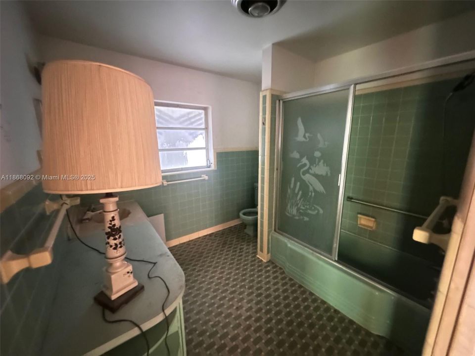 Recently Sold: $750,000 (3 beds, 2 baths, 2390 Square Feet)