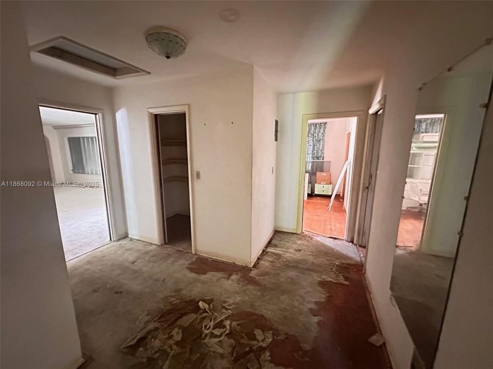 Recently Sold: $750,000 (3 beds, 2 baths, 2390 Square Feet)