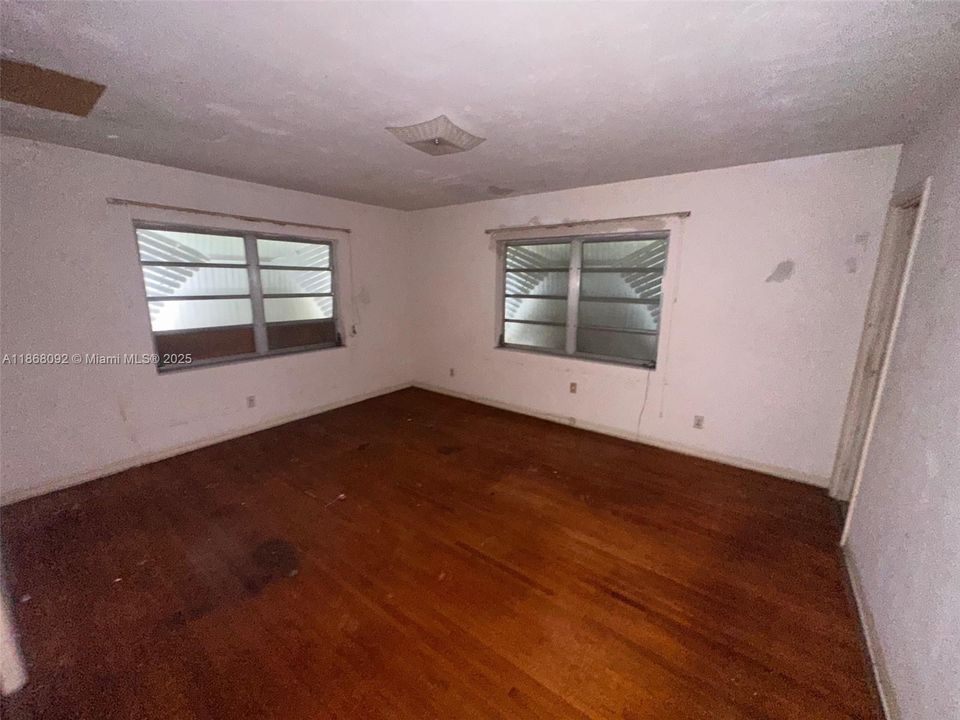 Recently Sold: $750,000 (3 beds, 2 baths, 2390 Square Feet)