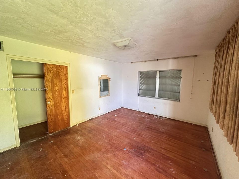 Recently Sold: $750,000 (3 beds, 2 baths, 2390 Square Feet)