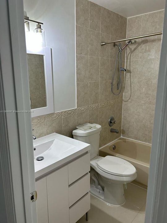 Recientemente alquilado: $3,000 (3 camas, 3 baños, 1040 Pies cuadrados)