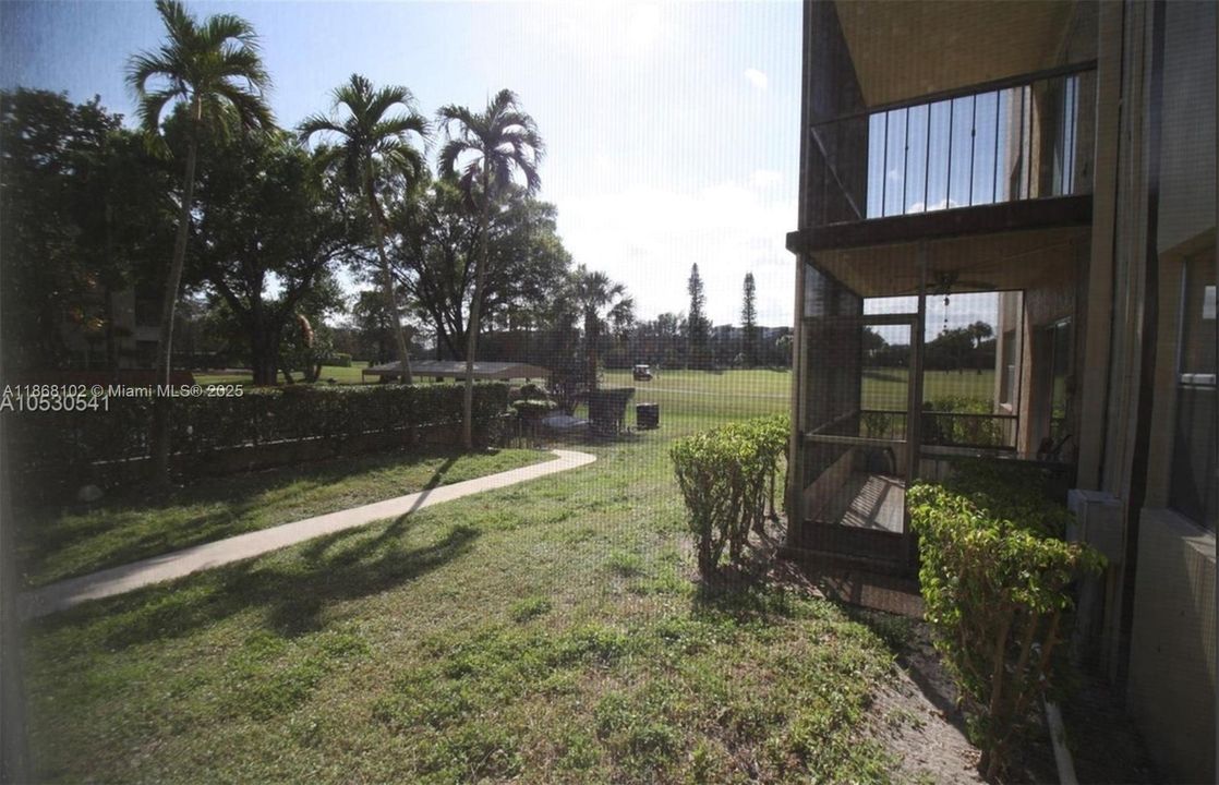 Active With Contract: $1,400 (1 beds, 1 baths, 870 Square Feet)