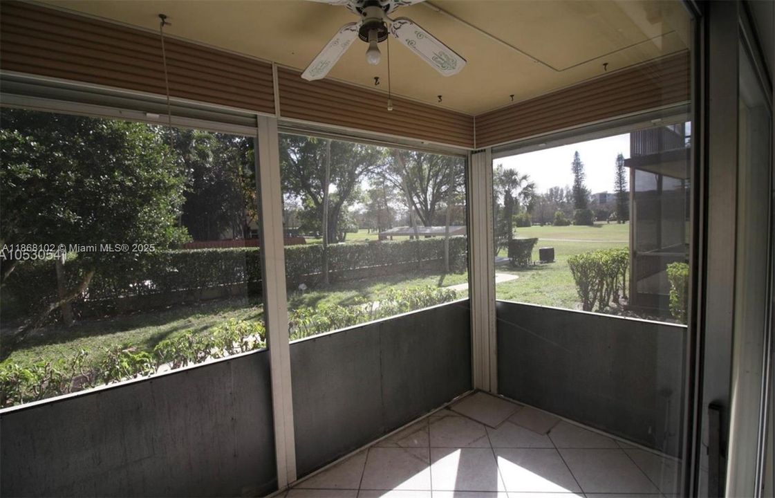 Active With Contract: $1,400 (1 beds, 1 baths, 870 Square Feet)