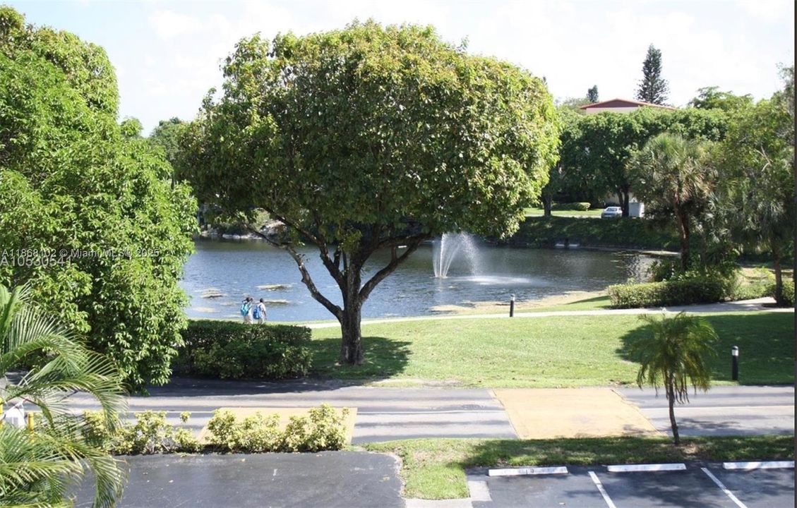 Active With Contract: $1,400 (1 beds, 1 baths, 870 Square Feet)