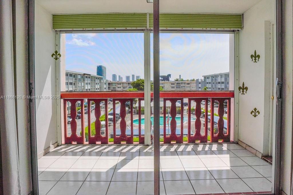 待售: $134,789 (1 贝兹, 1 浴室, 770 平方英尺)