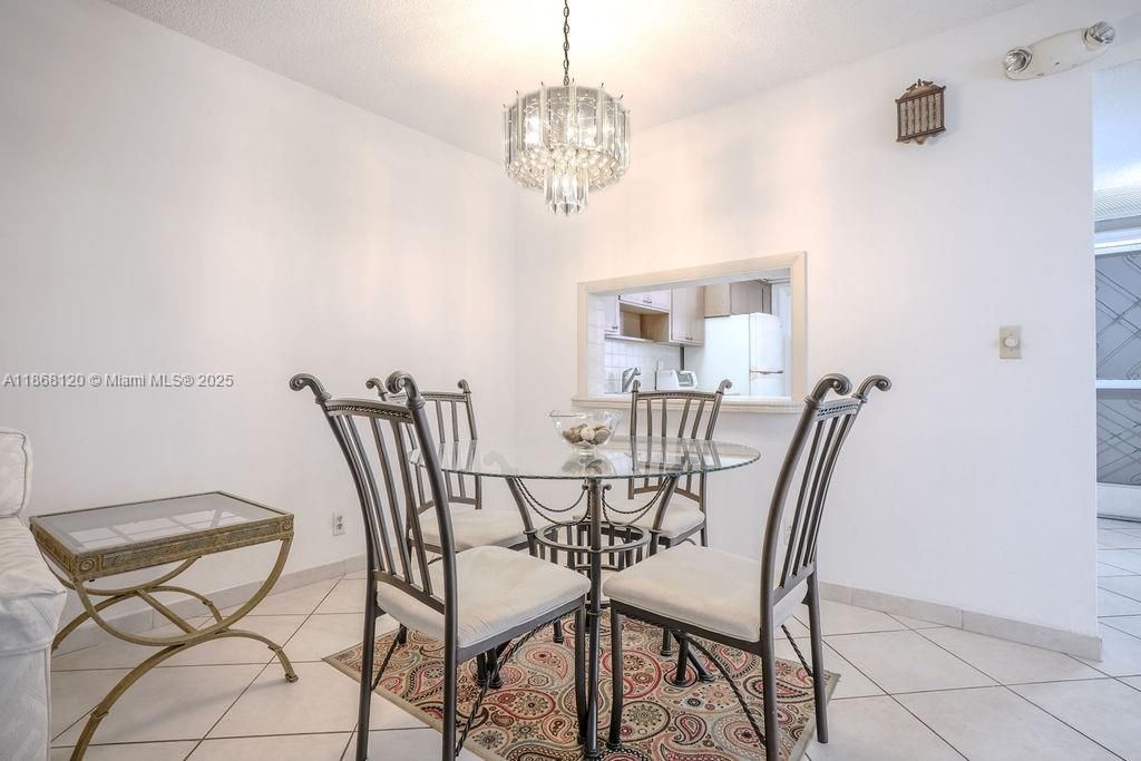 待售: $134,789 (1 贝兹, 1 浴室, 770 平方英尺)