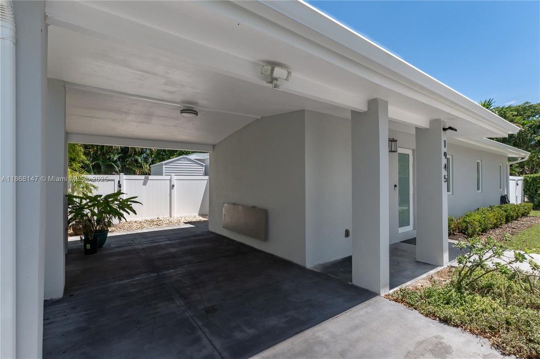 Под контрактом: $1,150,000 (2 спален, 1 ванн, 1322 Квадратных фут)