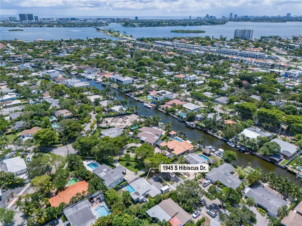 Под контрактом: $1,150,000 (2 спален, 1 ванн, 1322 Квадратных фут)