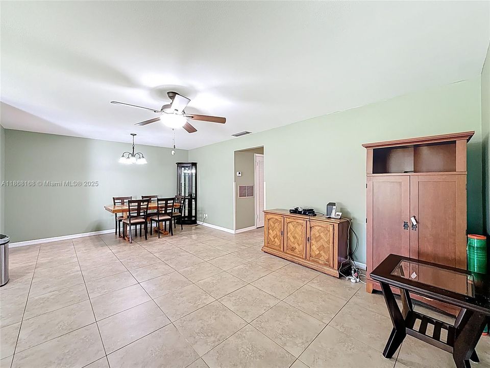 Activo con contrato: $120,000 (1 camas, 1 baños, 954 Pies cuadrados)