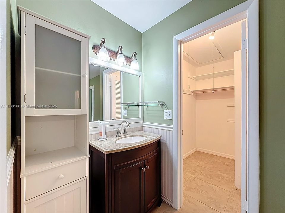 Activo con contrato: $120,000 (1 camas, 1 baños, 954 Pies cuadrados)