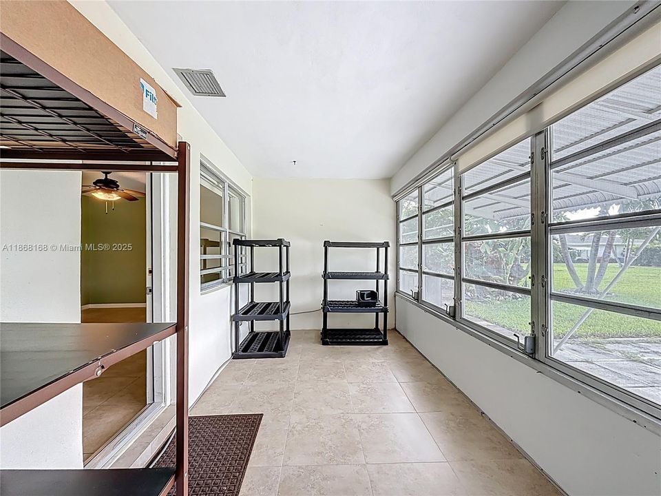 Activo con contrato: $120,000 (1 camas, 1 baños, 954 Pies cuadrados)