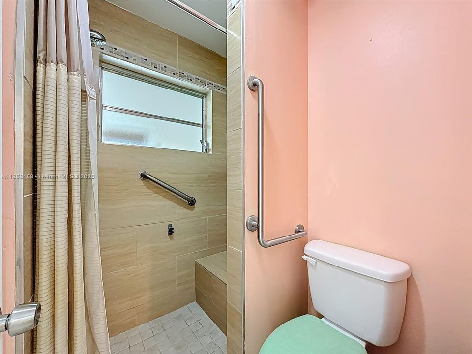 Activo con contrato: $120,000 (1 camas, 1 baños, 954 Pies cuadrados)