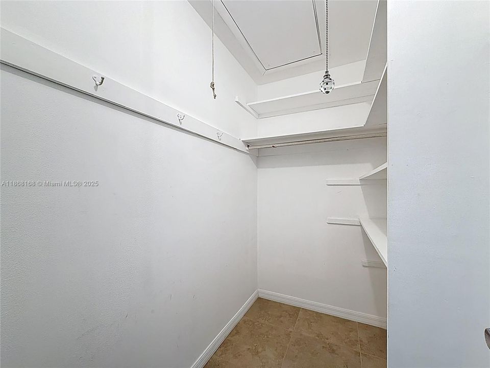 Activo con contrato: $120,000 (1 camas, 1 baños, 954 Pies cuadrados)