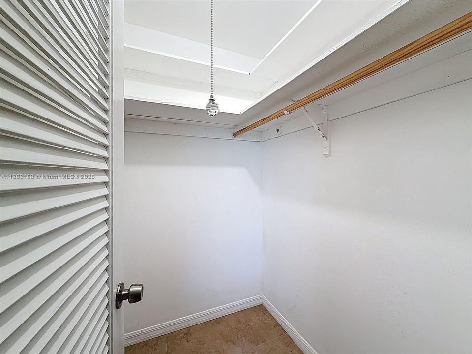 Activo con contrato: $120,000 (1 camas, 1 baños, 954 Pies cuadrados)